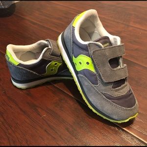 Toddler boys Saucony Jazz sneakers like new